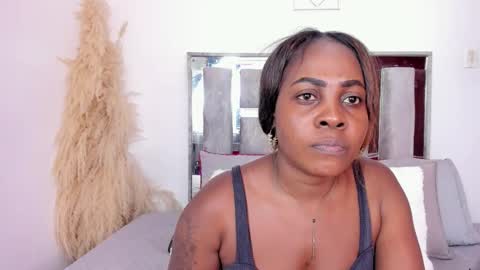 Snapshot of emilly_roaa chatting on 19, 11, 2025 Emilly Roa online show from 19, 11, 2025