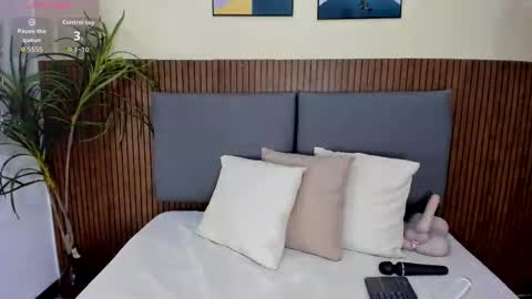 emillyharper_ online show from 8, 10, 2025