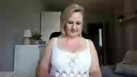 Snapshot of emillykiss chatting on 17, 7, 2026 EmillyLove online show from 17, 7, 2026