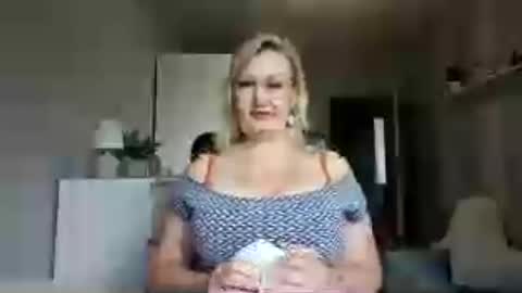 Snapshot of emillykiss chatting on 24, 7, 2026 EmillyLove online show from 24, 7, 2026