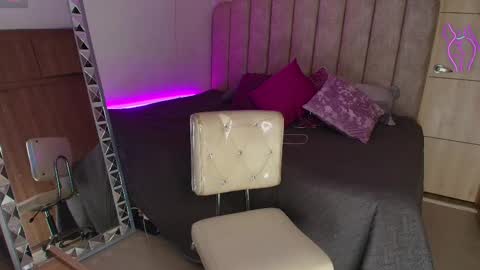 Snapshot of emily_____ chatting on 13, 2, 2025 emily valentina online show from 13, 2, 2025