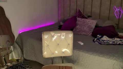 Snapshot of emily_____ chatting on 3, 3, 2025 emily valentina online show from 3, 3, 2025