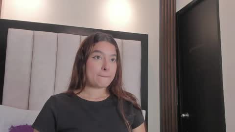 Snapshot of emily__harper_ chatting on 20, 5, 2026 Emily online show from 20, 5, 2026