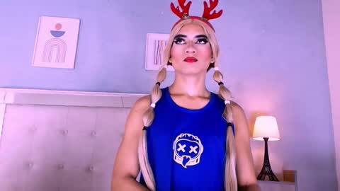 Snapshot of emily_castillo1_ chatting on 14, 12, 2025 emily_castillo1_ online show from 14, 12, 2025