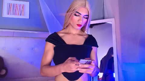 Snapshot of emily_castillo1_ chatting on 9, 2, 2026 emily_castillo1_ online show from 9, 2, 2026