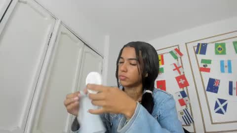 Snapshot of emily_gaviria1 chatting on 12, 7, 2026 emily_gaviria1 online show from 12, 7, 2026