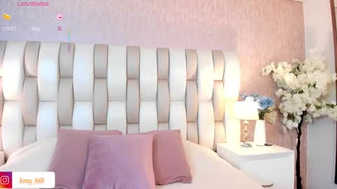 EMILY   Monday 5-2 am From Tuesday to Friday5-1 am Colombia time online show from 30, 1, 2025