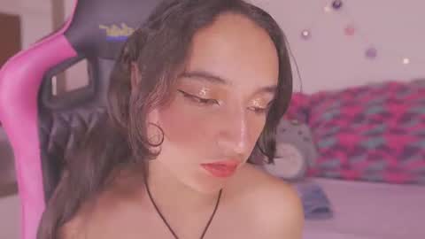 Snapshot of emily_jonexs_ chatting on 17, 7, 2026 mily online show from 17, 7, 2026
