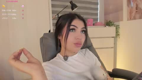 EmilyKenner  Independent model  online show from 3, 11, 2025