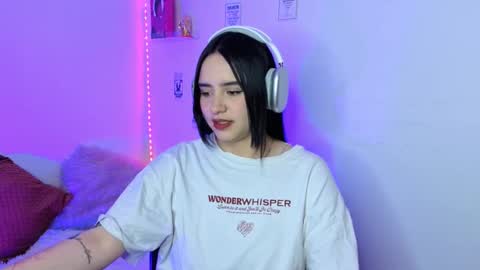 Emily Lindey online show from 7, 3, 2026