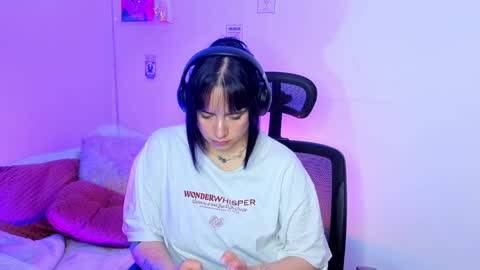 Emily Lindey online show from 9, 4, 2026