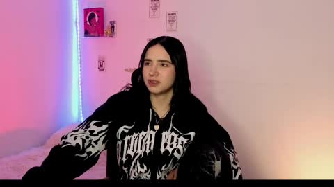 Emily Lindey online show from 15, 5, 2026