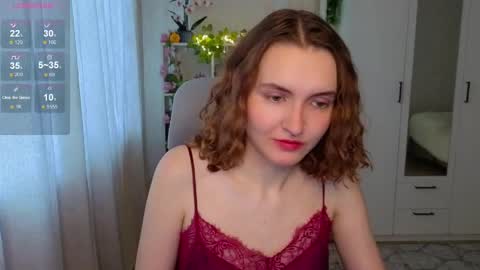 Snapshot of emily_lune chatting on 10, 5, 2026 Emily online show from 10, 5, 2026