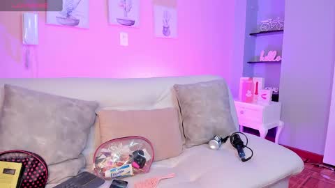 Snapshot of emily_roberts1 chatting on 6, 1, 2025 Emily  online show from 6, 1, 2025