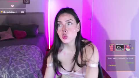 Snapshot of emily_swan_04 chatting on 16, 10, 2025 Emily  Swan online show from 16, 10, 2025