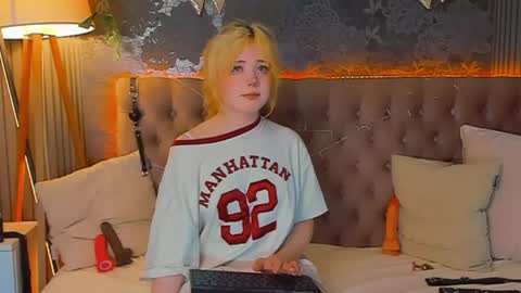 Snapshot of emilyangels chatting on 30, 4, 2026 Baby Emelli online show from 30, 4, 2026
