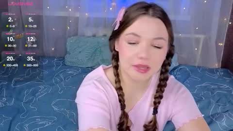 Snapshot of emilyart_ chatting on 17, 12, 2025 artist Emily online show from 17, 12, 2025