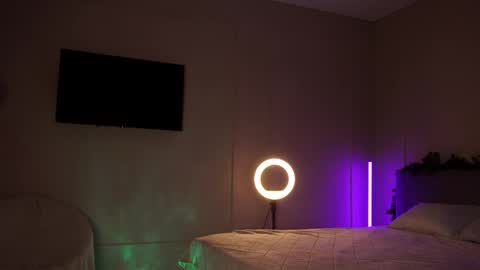 Snapshot of emilybatee chatting on 21, 2, 2025 emilybatee online show from 21, 2, 2025