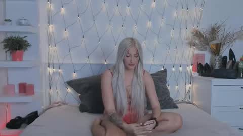 Snapshot of emilyeclair chatting on 1, 11, 2025 EmilyEclair online show from 1, 11, 2025