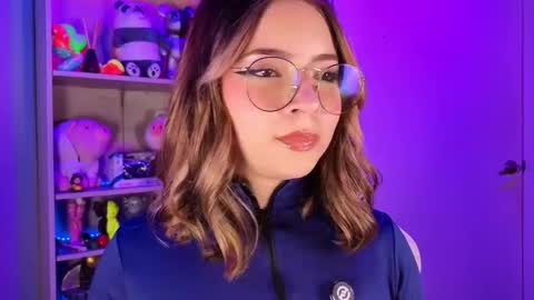 Snapshot of emilykarterr chatting on 25, 5, 2026 VALEEEN online show from 25, 5, 2026