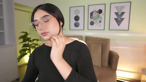 Emily Turner  online show from 21, 11, 2025