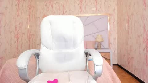 Snapshot of emilywhinfre chatting on 20, 4, 2026 Emily 2200 - 600GMT-5 online show from 20, 4, 2026