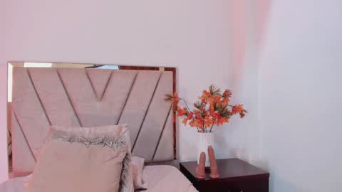 Emilyy Watson online show from 30, 1, 2025