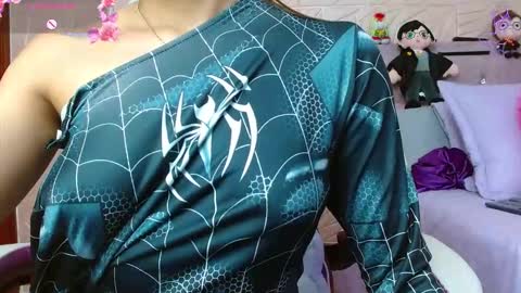 emilyzans07 online show from 10, 10, 2025