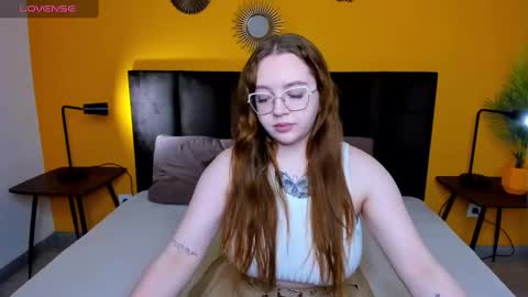 Snapshot of emma_adorablle chatting on 2, 2, 2025 emma_adorablle online show from 2, 2, 2025