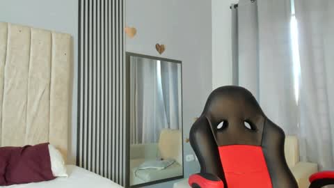 emma_and_aysha online show from 7, 7, 2026