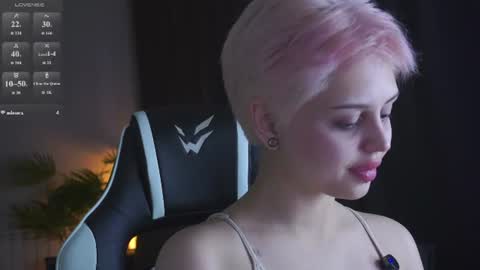 Snapshot of emma_bro0kss chatting on 13, 7, 2026 Emma online show from 13, 7, 2026