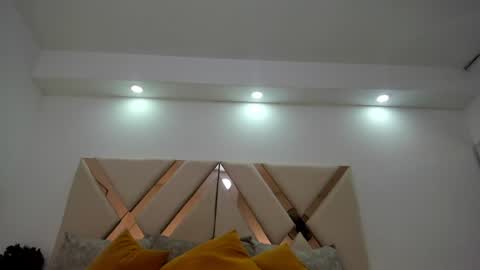 Snapshot of emma_castilloo chatting on 2, 8, 2026 Emma Castillo online show from 2, 8, 2026
