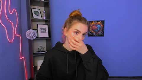 Snapshot of emma_hazell chatting on 20, 4, 2026 Emma online show from 20, 4, 2026
