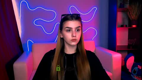 Snapshot of emma_hazell chatting on 27, 4, 2026 Emma online show from 27, 4, 2026