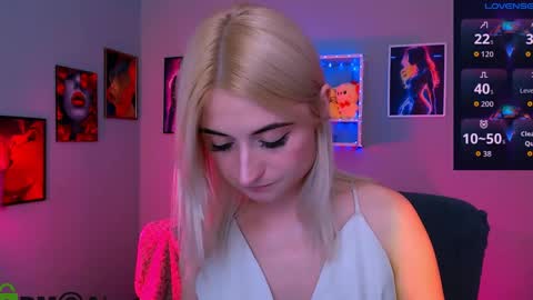 Snapshot of emma_hazell chatting on 19, 5, 2026 Emma online show from 19, 5, 2026