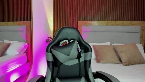 Snapshot of emma_hiltonn_ chatting on 5, 5, 2026 E M M A online show from 5, 5, 2026