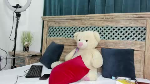 Emma Loaiza  online show from 24, 5, 2026