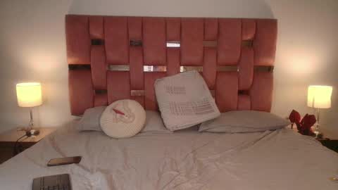 emma_saenz01 online show from 28, 1, 2025