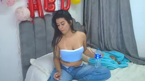 Snapshot of emma_saenz01 chatting on 15, 6, 2026 emma_saenz01 online show from 15, 6, 2026