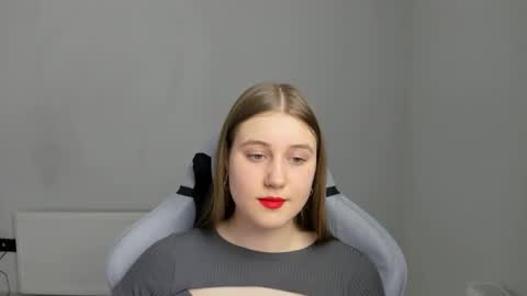 Snapshot of emma_sweettyy chatting on 5, 6, 2026 Emma online show from 5, 6, 2026