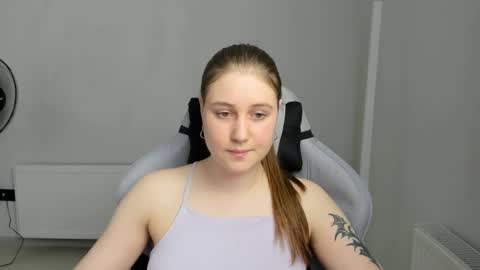 Snapshot of emma_sweettyy chatting on 19, 6, 2026 Emma online show from 19, 6, 2026