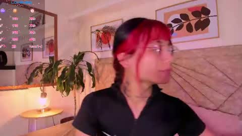 Snapshot of emmaduff_ chatting on 15, 6, 2026 online show from 15, 6, 2026