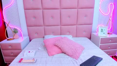 Alejandra  online show from 28, 2, 2025