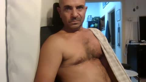 Snapshot of emmagold123 chatting on 30, 10, 2025 Ariel online show from 30, 10, 2025