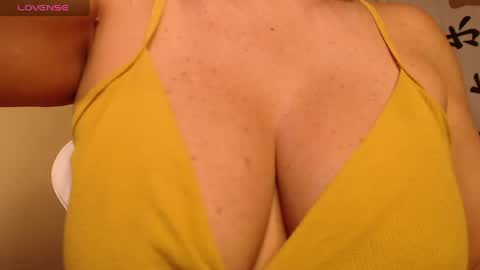 Snapshot of emmahenderson chatting on 14, 4, 2026 Andrea online show from 14, 4, 2026