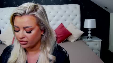 Emma Mavis online show from 19, 12, 2024