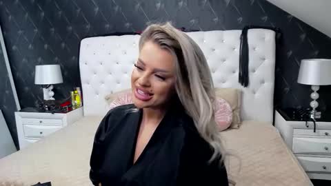 Emma Mavis online show from 19, 10, 2025