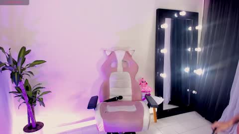 Emma Russell online show from 8, 3, 2025