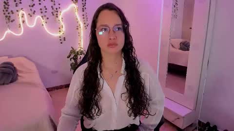 Emma Torres online show from 17, 10, 2025