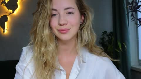 Snapshot of emmi_rosee chatting on 3, 5, 2026 Miss Emmi online show from 3, 5, 2026